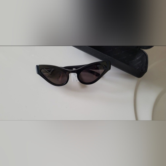 Balenciaga sunglasses - Picture 1 of 5